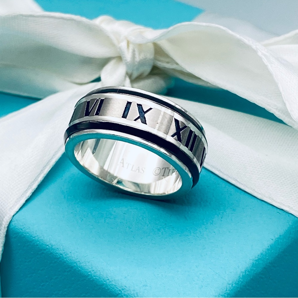 Tiffany & Co Atlas Band in Sterling Silver/Titanium size 6.5